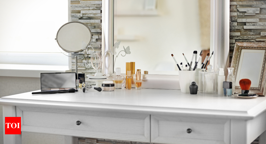 Buy Wooden Dressing Table Online with Mirror – Mohh