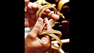 Gold prices cross Rs 60,000 on Pune for first time, sellers say phenomenon temporary