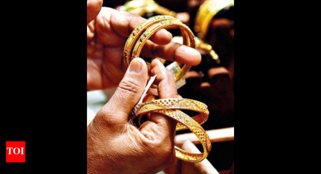 Gold Prices Cross Rs 60 000 On Pune For First Time Sellers Say gold-prices-cross-rs-60-000-on-pune-for-first-time-sellers-say