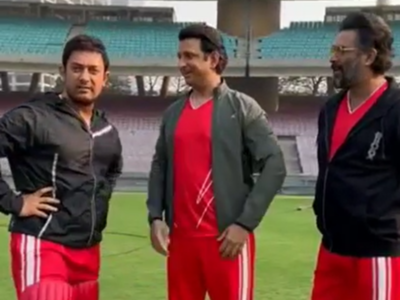 3 Idiots trio Aamir Khan, Sharman Joshi and R Madhavan reunite, fans get nostalgic
