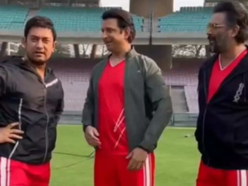 Sharman Joshi shares a video featuring his '3 Idiots' co-stars Aamir Khan, and R Madhavan, watch here!