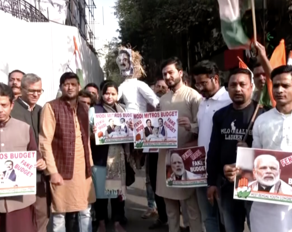 
WB: Congress Yuva Morcha stages protest over Union Budget in Kolkata
