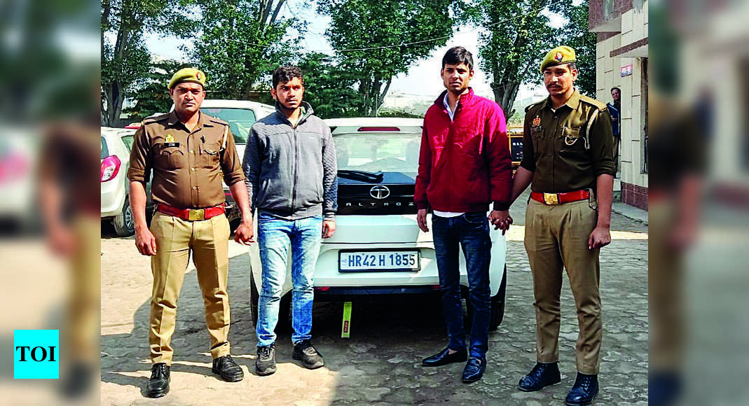 Yet Another Hit And Drag Incident Traffic Cop Clings Onto Car Bonnet For Dear Life In Ghaziabad 6092