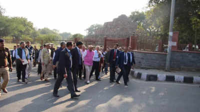 G20 Summit: Delhi LG reviews city's makeover, orders setting up of food street at Salimgarh Fort
