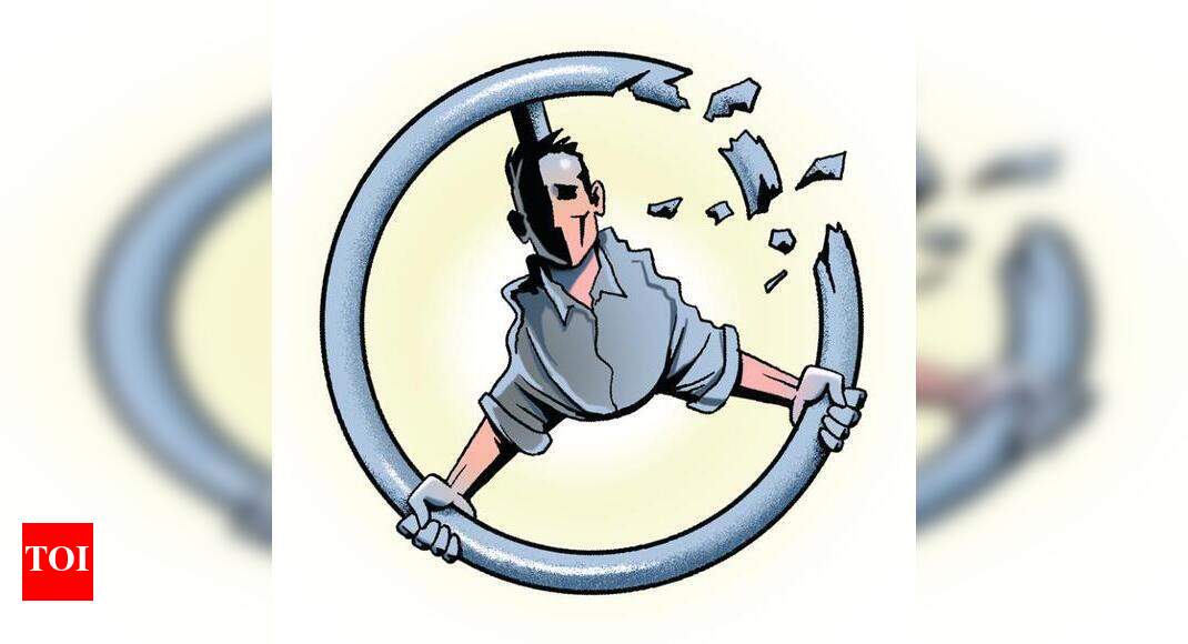 Two cars run over man lying unconscious in parking lot | Nagpur News ...