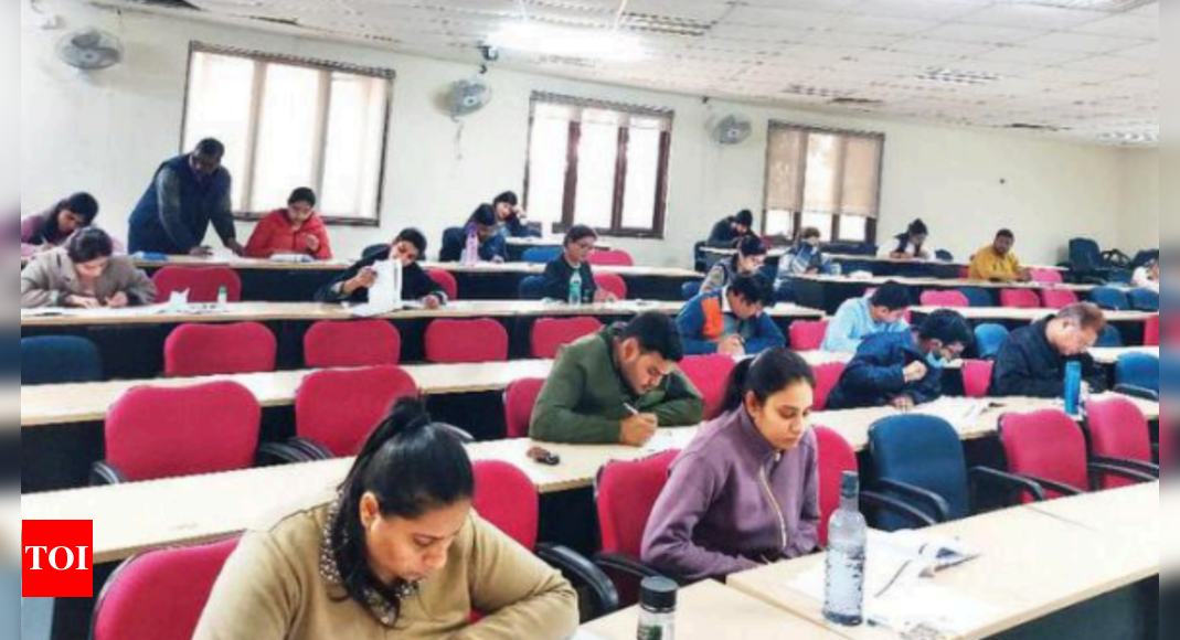 ग्रेटर नोएडा के गौतम बुद्ध विश्वविद्यालय में पीएचडी: परीक्षा में शामिल हुए 170 |  नोएडा समाचार – टाइम्स ऑफ इंडिया
