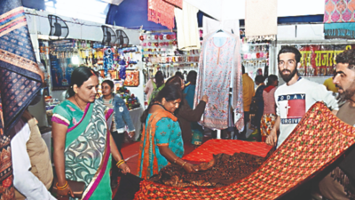 Brisk business in Patna's Craft Bazaar as items draw crowd