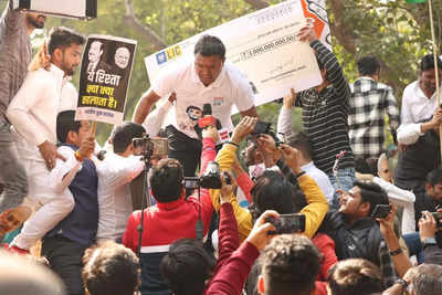 Adani crisis: IYC holds protest at Jantar Mantar, demands JPC probe