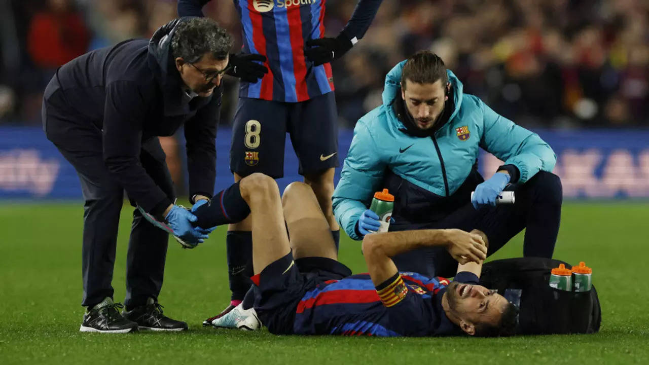 Barcelona captain Sergio Busquets suffers ankle injury | Football News -  Times of India