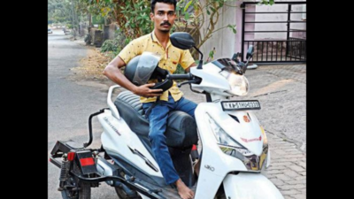 Mangaluru: Food delivery executive with disability wins hearts