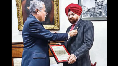 Pondicherry University vice-chancellor Gurmeet Singh gets order of Stephanian award