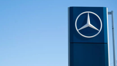 Putin approves sale of Mercedes-Benz Russian finance arm