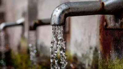 'Brackish groundwater in several parts of Delhi; high nitrate content in northeast regions'