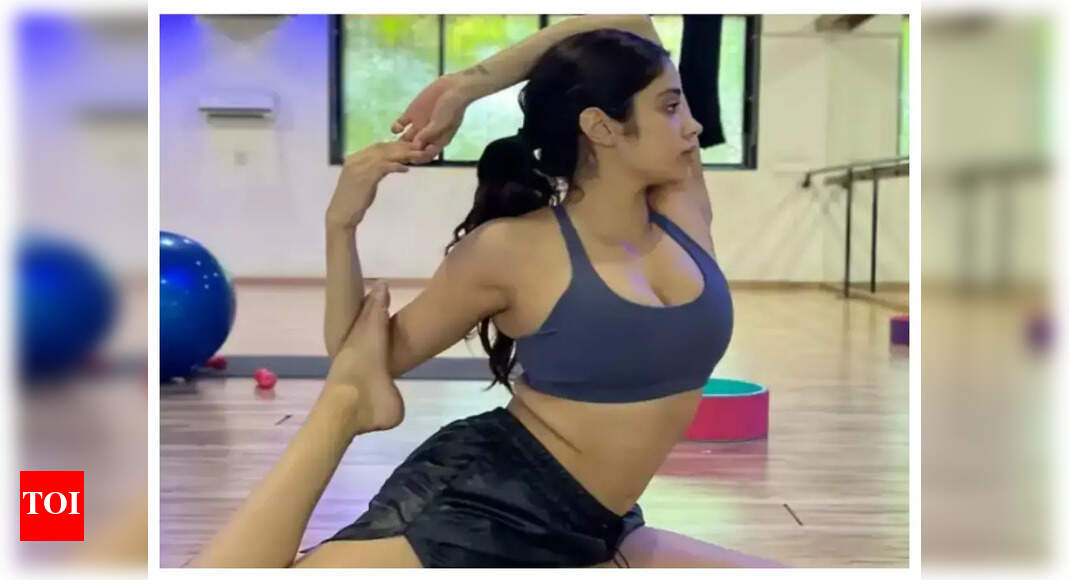 Watch: Janhvi Kapoor’s trainer Namrata Purohit shares a video of her working out – Times of India