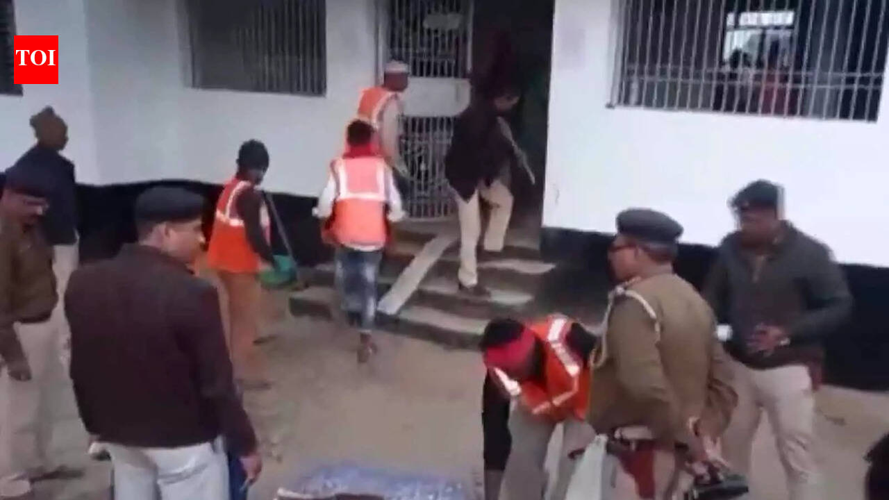 Mubarakpur murder case: Chhapra police attached houses of 4 absconding ...