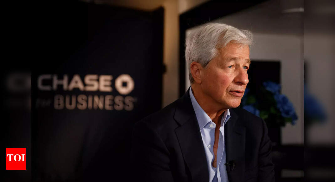 laysoff hundreds of mortgage jobs despite plans to hire