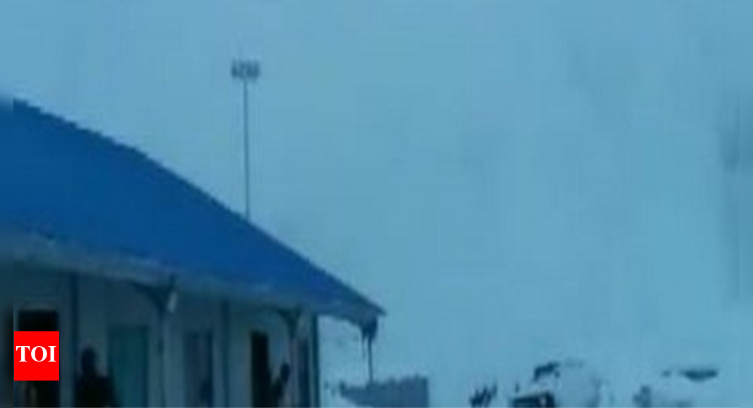 Avalanche warning issued for 12 districts of Jammu and Kashmir, people