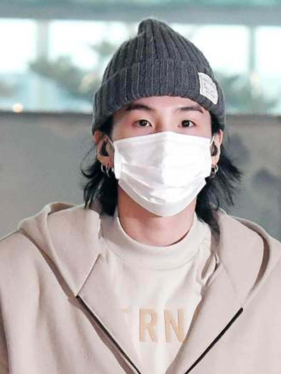 BTS' Suga's all-beige airport look is perfect for early morning flights ...