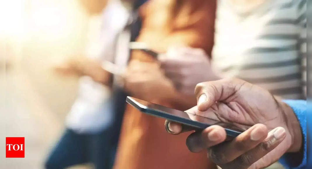 Smartphone market dips 27% in Q4 over inflation – Times of India