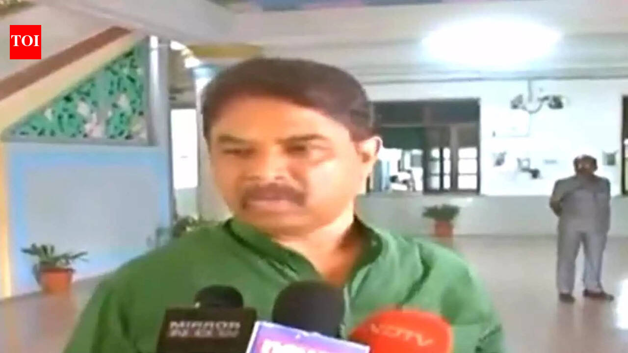 Ahead of Karnataka polls, R Ashok quits as in-charge of Mandya district