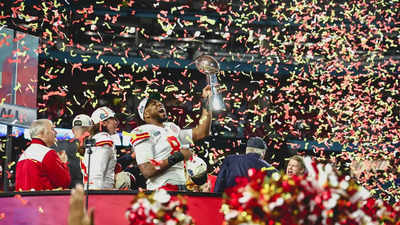 Super Bowl: Chiefs defeat Eagles 38-35