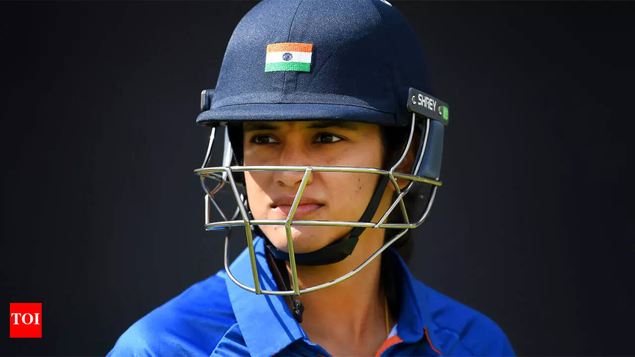 रेणुका सिंह की गेंदबाजी