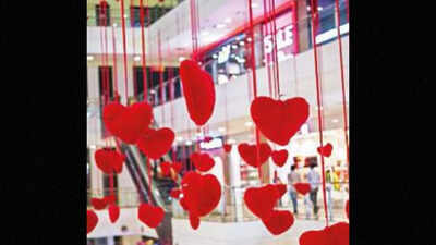 Social media pips gift cards on Valentine's Day