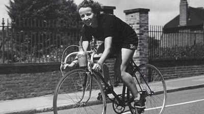 Britain's record-breaking cyclist Eileen Sheridan dies aged 99