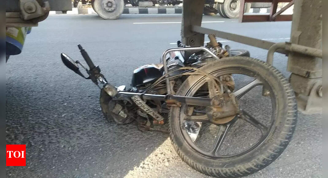 Three killed as vehicle hits bike on MumbaiAhmedabad highway Mumbai