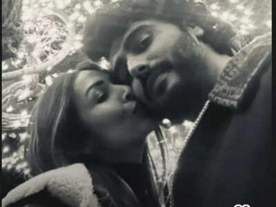 Arjun Kapoor, Malaika Arora drop mushy pictures on Valentines day; here's what their plans look like - Pics inside