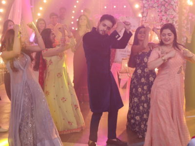 Despite having two left feet, actor Adnan Khan took up the challenge of the dance sequence in Katha Ankahee, says " I am not a big fan of dancing as I have spent my entire life working out"