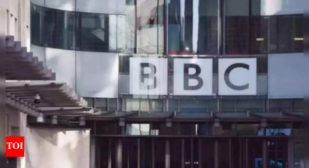 Bbc: IT survey at BBC: Opposition decries 'intimidation', BJP accuses