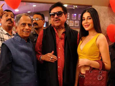 Pahlaj Nihalani spends Rs 2 crore to refurbish his single-screen Nishat; Shatrughan Sinha and Mishika Chourasia attend the opening - Exclusive