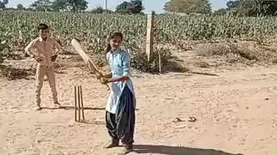 Watch: Sachin Tendulkar lauds young girl’s batting skills