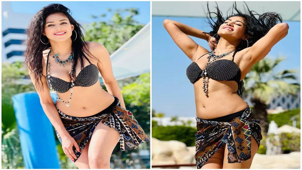 Pics; Divya Ralhan shows her curves in a black bikini | Bhojpuri Movie News  - Times of India