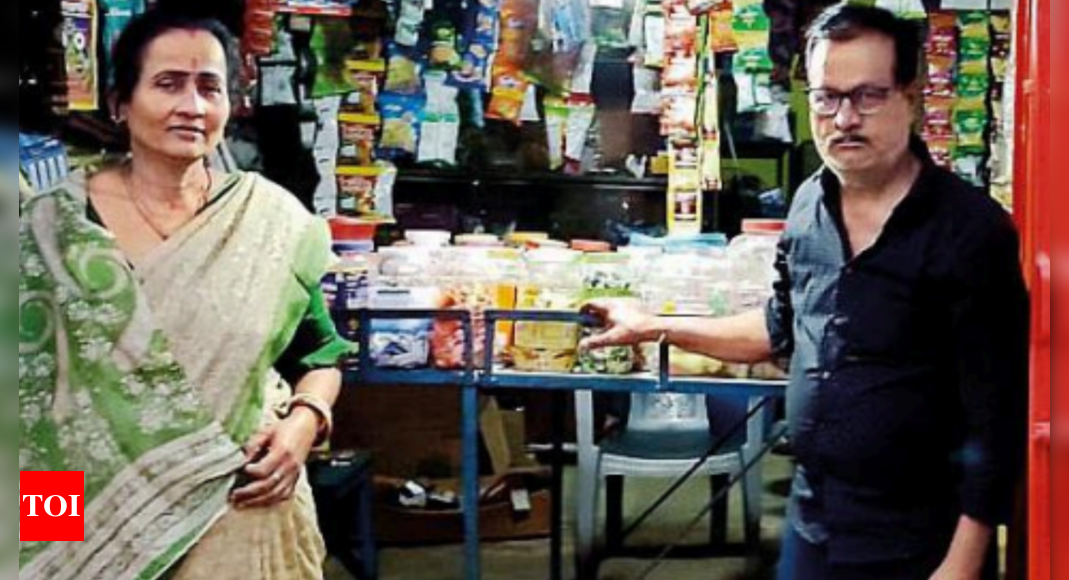 सुंदरगढ़ पान की दुकान के मालिक, पत्नी ने पुलिस को सौंपी 90,000 रुपये की सोने की घड़ी |  भुवनेश्वर समाचार – टाइम्स ऑफ इंडिया