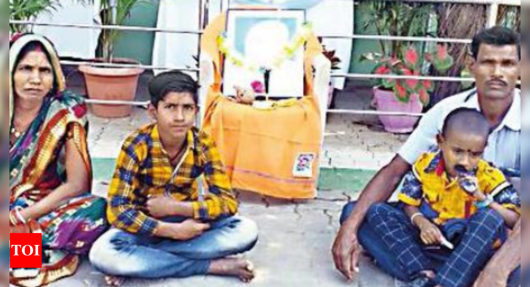 मृतक के जैविक, दत्तक माता-पिता केंद्रपाड़ा में 4 लाख रुपये की राहत के लिए लड़े |  भुवनेश्वर समाचार – टाइम्स ऑफ इंडिया