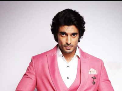 Gashmeer Mahajani is a handsome hunk