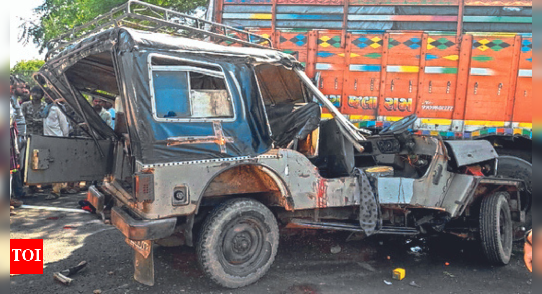 Patan 7 die as jeep rams into truck in Gujarat's Patan district