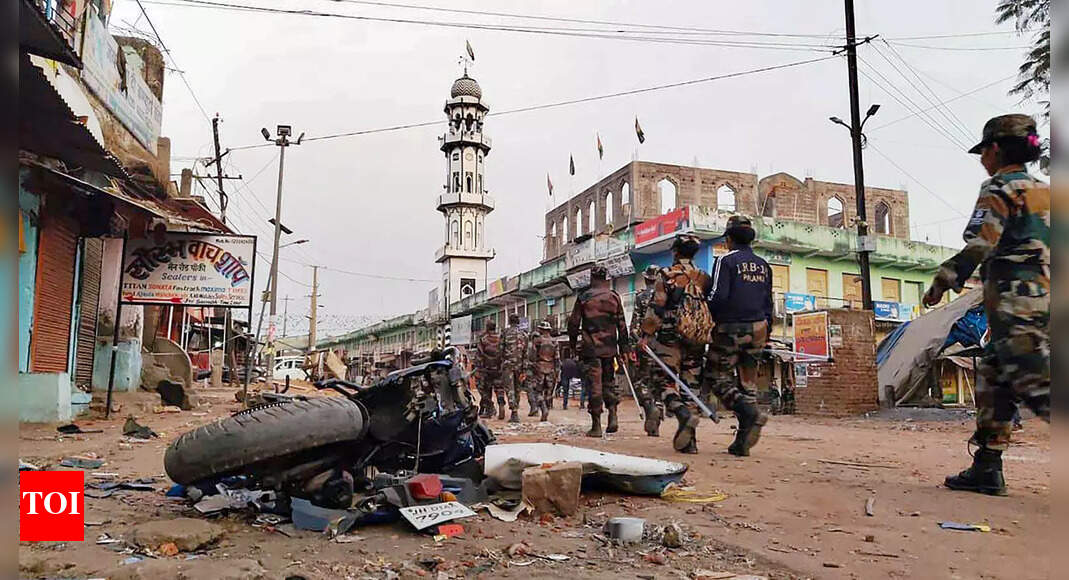 Clash erupt between two groups over 'toran dwar' installation in ...