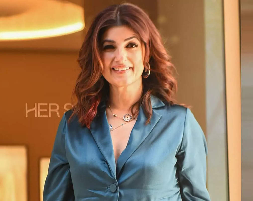 
Twinkle Khanna spotted at the launch of a jewellery collection
