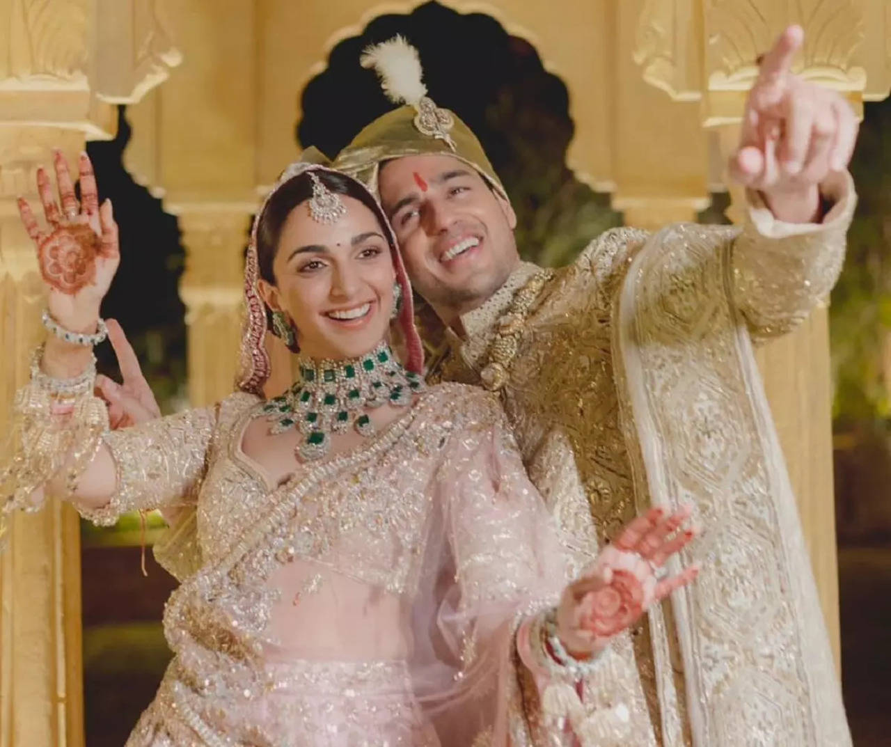 Sidharth Malhotra-Kiara Advani's wedding outfits were made by 200 ...