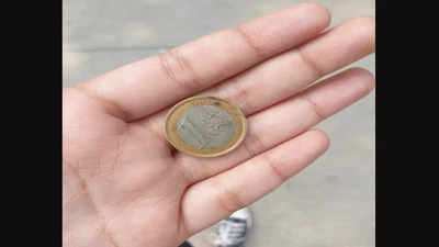 Woman receives 1 Euro coin from rickshaw driver instead of Rs 5, netizens  call it 'vishwaguru moment