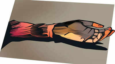 Unable to repay bank loan of over Rs 30 lakh, woman kills herself in Selaiyur