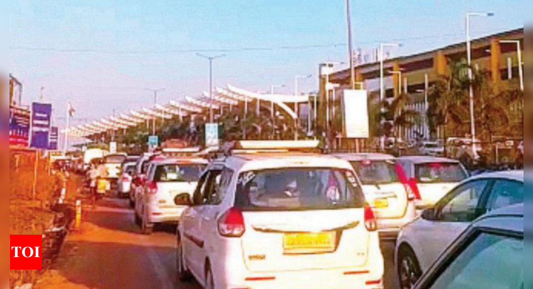 Dabolim: Dabolim Airport Junction Jam Grounds People For Hour 