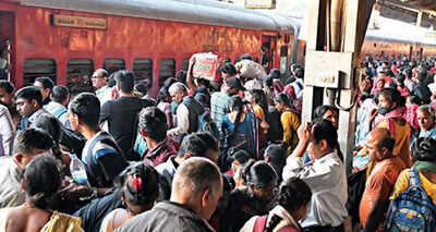 Rudraksh distribution causes mega jam in MP; woman and boy, 3, die