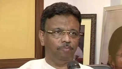 Lodge FIR against cops if they are at fault: Kolkata Mayor to bldgs dept