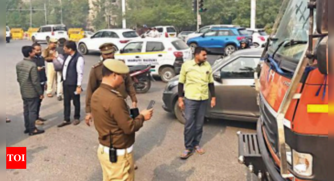हाई सिक्योरिटी नंबर प्लेट नहीं लगाने पर नोएडा में 2 दिन में 750 वाहनों पर जुर्माना  नोएडा समाचार – टाइम्स ऑफ इंडिया