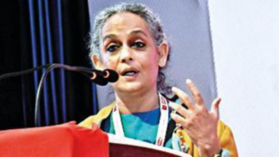 Social groups, parties must unite against fascist forces: Arundhati Roy