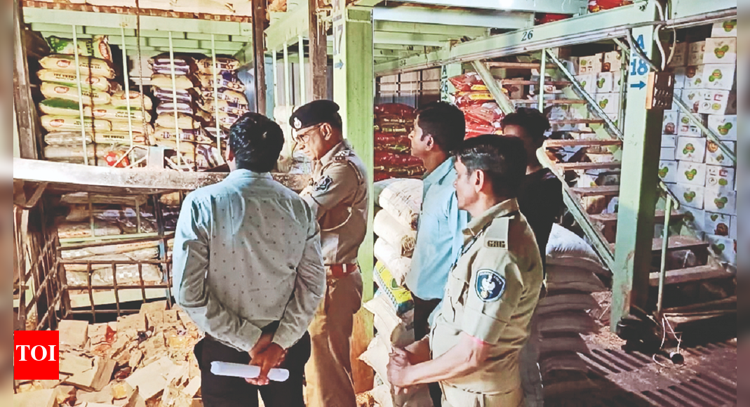 Cargo Lift Collapses In Cold Storage, 2 Dead | Rajkot News - Times of India